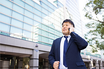 自社の各工場へ搬入するため配車の手配